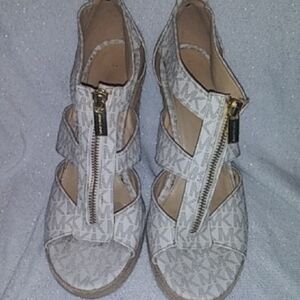 Michael Kors Women's White and Tan Sandals